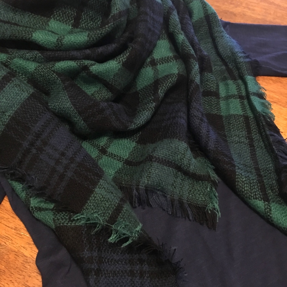 NWT Plaid Blanket Scarf Wrap - Picture 3 of 4